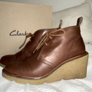 Clarkford DBT dark Tan Lea Sz 9 Clarks Wedge Bootie